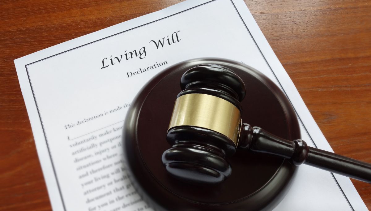 Living Will with a gavel