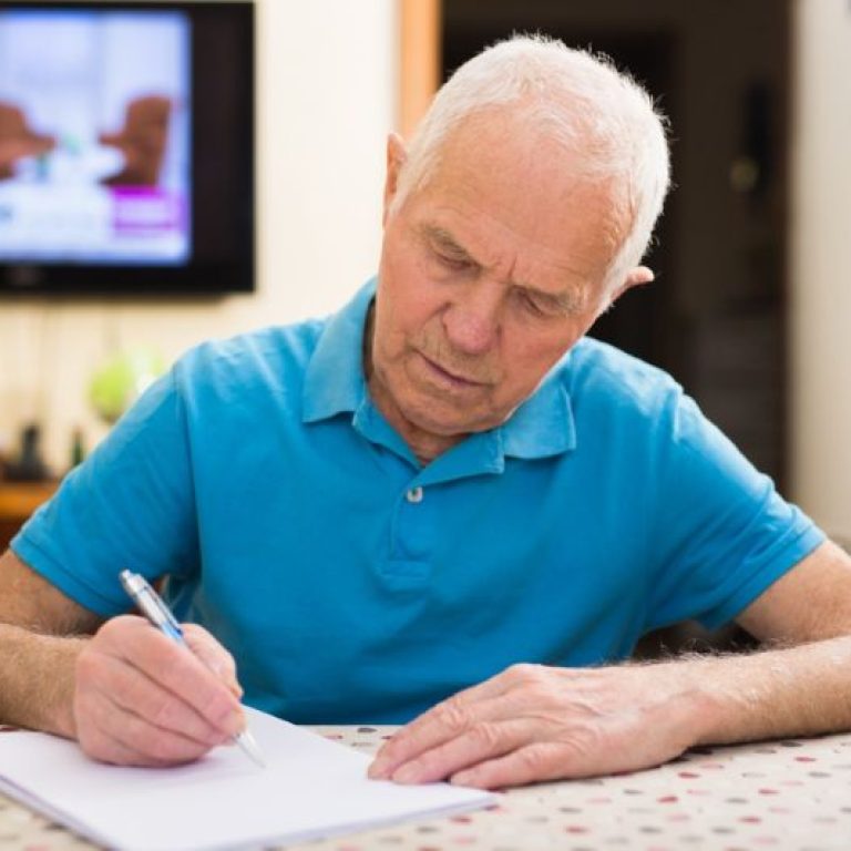 man making a DIY will in Las Vegas Nevada.jpg